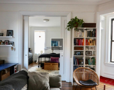 West 72 Street - Photo Thumbnail 3