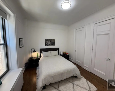 West 72 Street - Photo Thumbnail 6