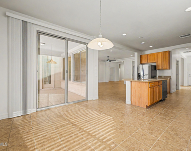1918 E Indigo Court - Photo Thumbnail 12