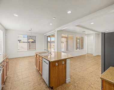 1918 E Indigo Court - Photo Thumbnail 15