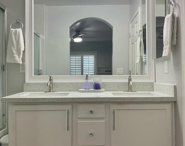 10324 W Sands Drive - Photo Thumbnail 14
