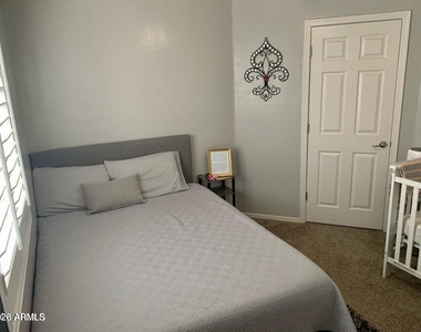 10324 W Sands Drive - Photo Thumbnail 9