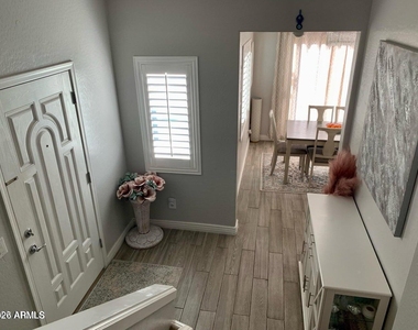 10324 W Sands Drive - Photo Thumbnail 5