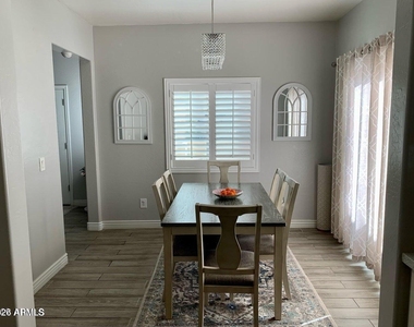 10324 W Sands Drive - Photo Thumbnail 4