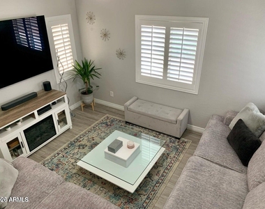 10324 W Sands Drive - Photo Thumbnail 6
