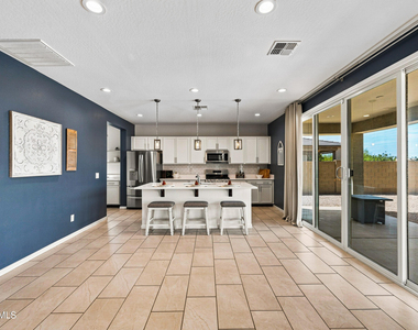 20204 N Wilford Avenue - Photo Thumbnail 8