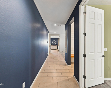 20204 N Wilford Avenue - Photo Thumbnail 1