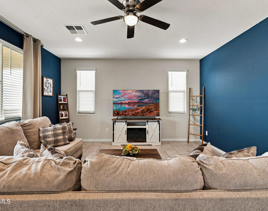 20204 N Wilford Avenue - Photo Thumbnail 7