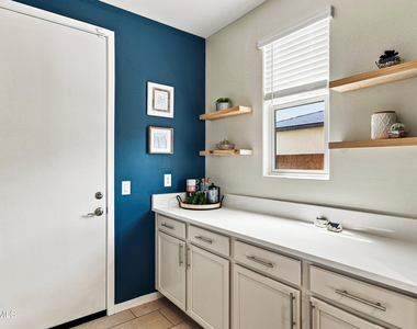 20204 N Wilford Avenue - Photo Thumbnail 13