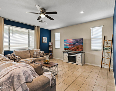 20204 N Wilford Avenue - Photo Thumbnail 6