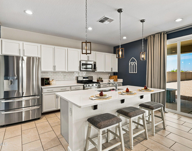 20204 N Wilford Avenue - Photo Thumbnail 9