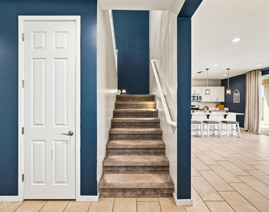 20204 N Wilford Avenue - Photo Thumbnail 14