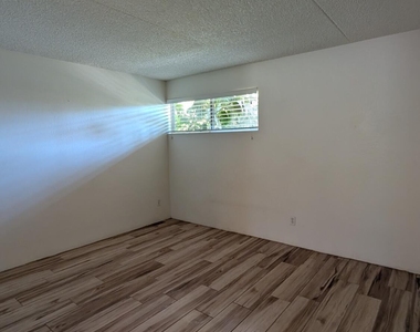 7141 N 16th Street - Photo Thumbnail 7