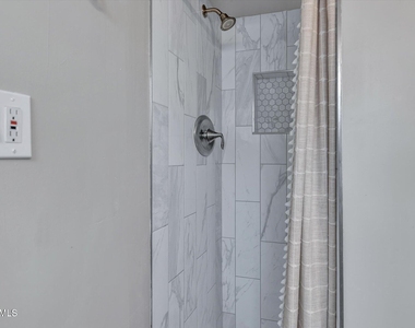 6919 E Cheery Lynn Road - Photo Thumbnail 16