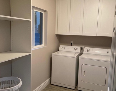 6919 E Cheery Lynn Road - Photo Thumbnail 11