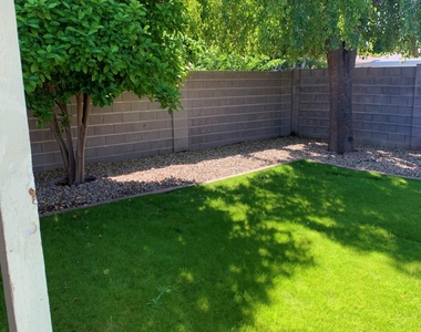6919 E Cheery Lynn Road - Photo Thumbnail 15