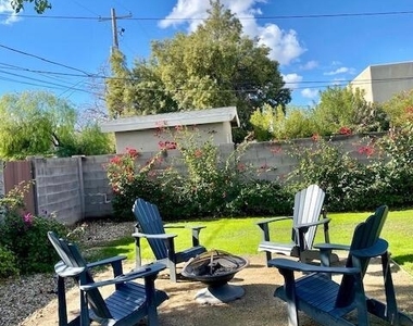 6919 E Cheery Lynn Road - Photo Thumbnail 13