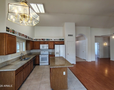 4303 E Cathedral Rock Drive - Photo Thumbnail 7