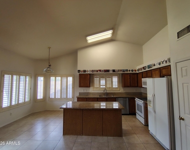 4303 E Cathedral Rock Drive - Photo Thumbnail 5