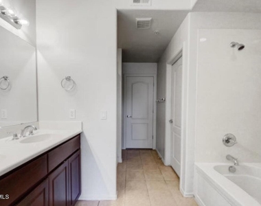 705 W Queen Creek Road - Photo Thumbnail 15