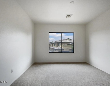705 W Queen Creek Road - Photo Thumbnail 8