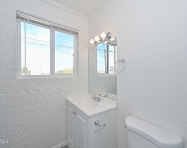 730 E Siesta Drive - Photo Thumbnail 8