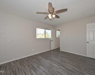 730 E Siesta Drive - Photo Thumbnail 6