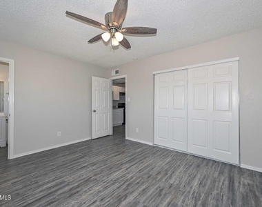 730 E Siesta Drive - Photo Thumbnail 5