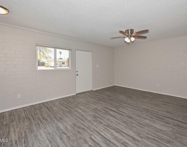 730 E Siesta Drive - Photo Thumbnail 2