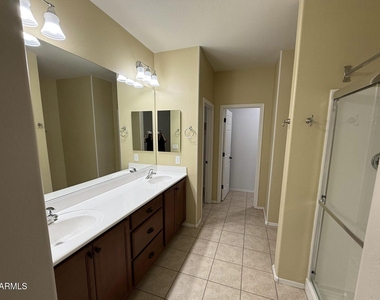 3417 N San Marin Drive - Photo Thumbnail 13