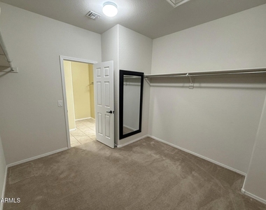 3417 N San Marin Drive - Photo Thumbnail 15