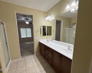 3417 N San Marin Drive - Photo Thumbnail 14