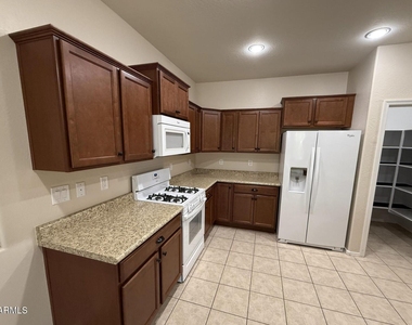 3417 N San Marin Drive - Photo Thumbnail 6