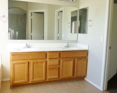 15125 W Adams Street - Photo Thumbnail 8