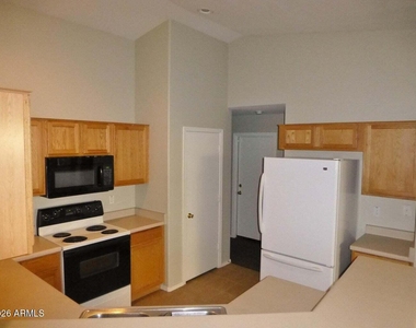 15125 W Adams Street - Photo Thumbnail 6