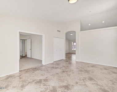 5910 W Commonwealth Avenue - Photo Thumbnail 5