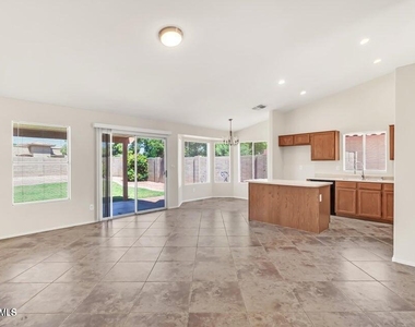 5910 W Commonwealth Avenue - Photo Thumbnail 15
