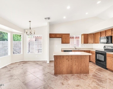 5910 W Commonwealth Avenue - Photo Thumbnail 12