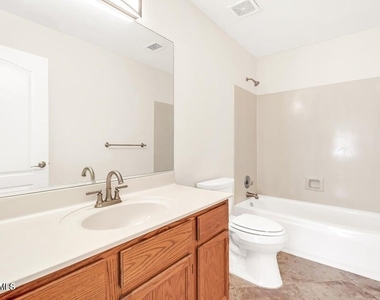 5910 W Commonwealth Avenue - Photo Thumbnail 28