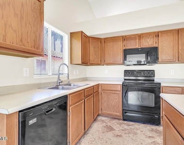 5910 W Commonwealth Avenue - Photo Thumbnail 19