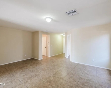 114 E Beth Drive - Photo Thumbnail 3