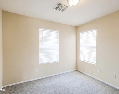 114 E Beth Drive - Photo Thumbnail 8