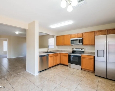 114 E Beth Drive - Photo Thumbnail 4
