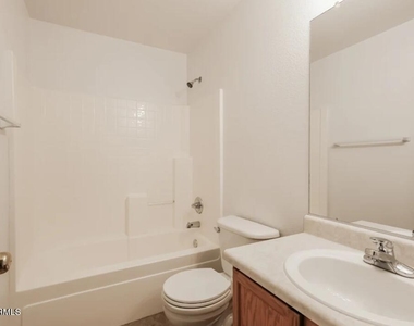 114 E Beth Drive - Photo Thumbnail 9