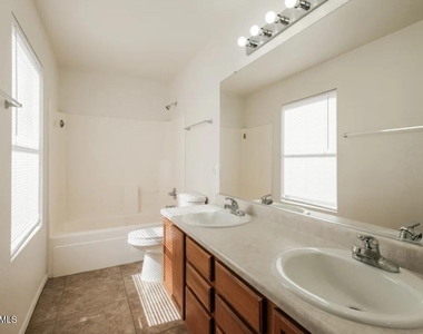 114 E Beth Drive - Photo Thumbnail 6