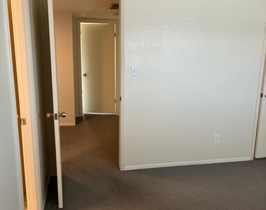 6618 S Palm Drive - Photo Thumbnail 14