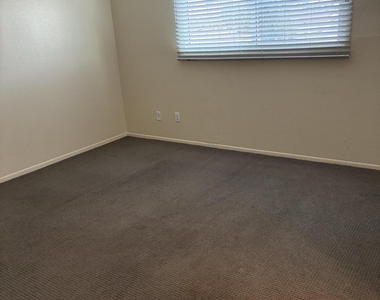 6618 S Palm Drive - Photo Thumbnail 13