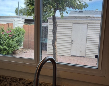 6618 S Palm Drive - Photo Thumbnail 6