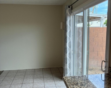 6618 S Palm Drive - Photo Thumbnail 5