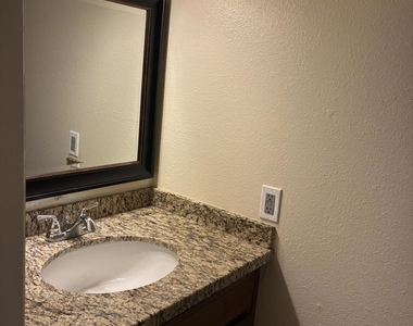 6618 S Palm Drive - Photo Thumbnail 9